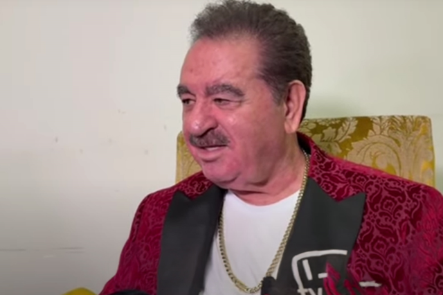 İbrahim Tatlıses performing at a venue opening