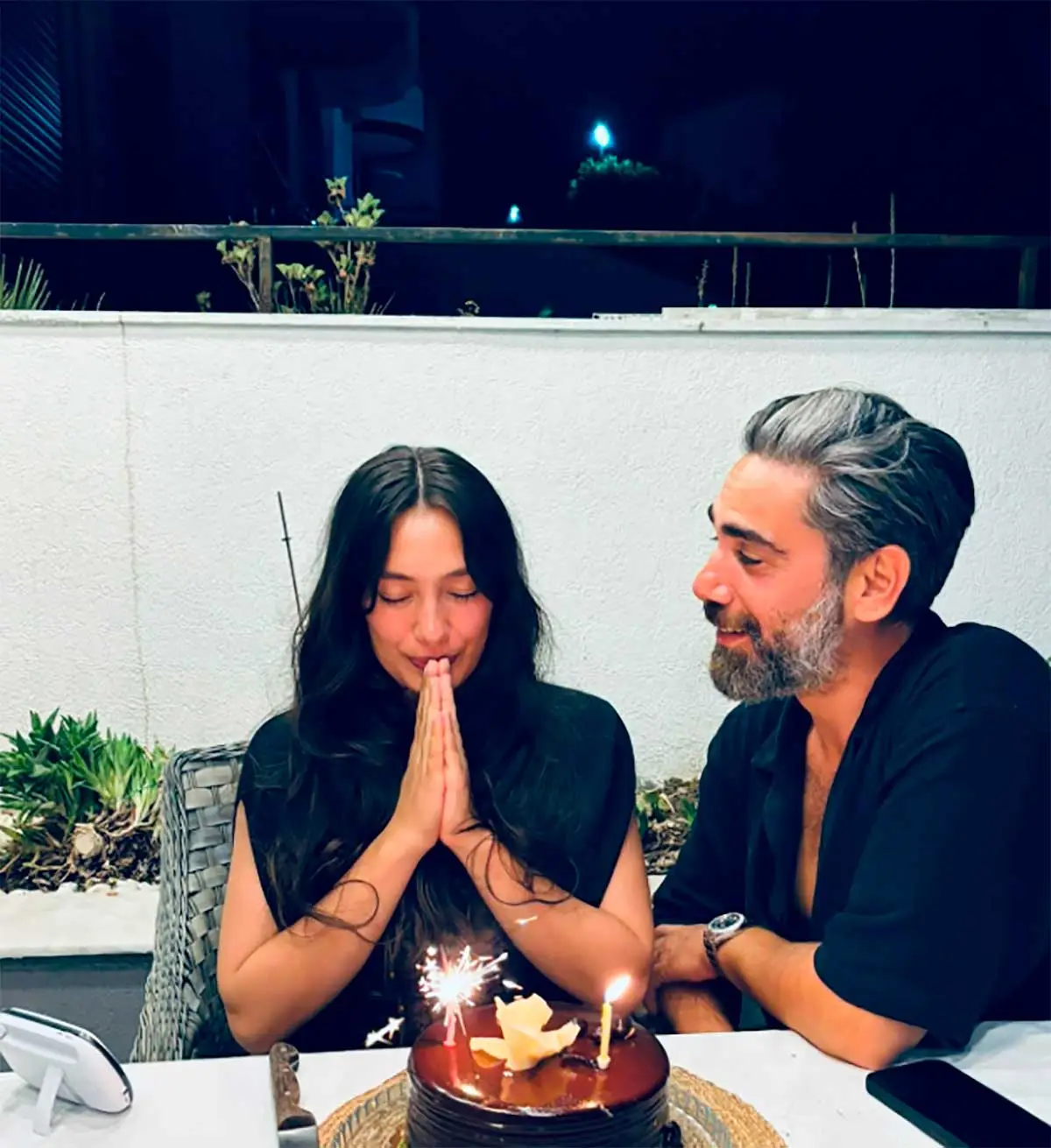 Neslihan Atagül and Kadir Doğulu on the set of Fatih Harbiye