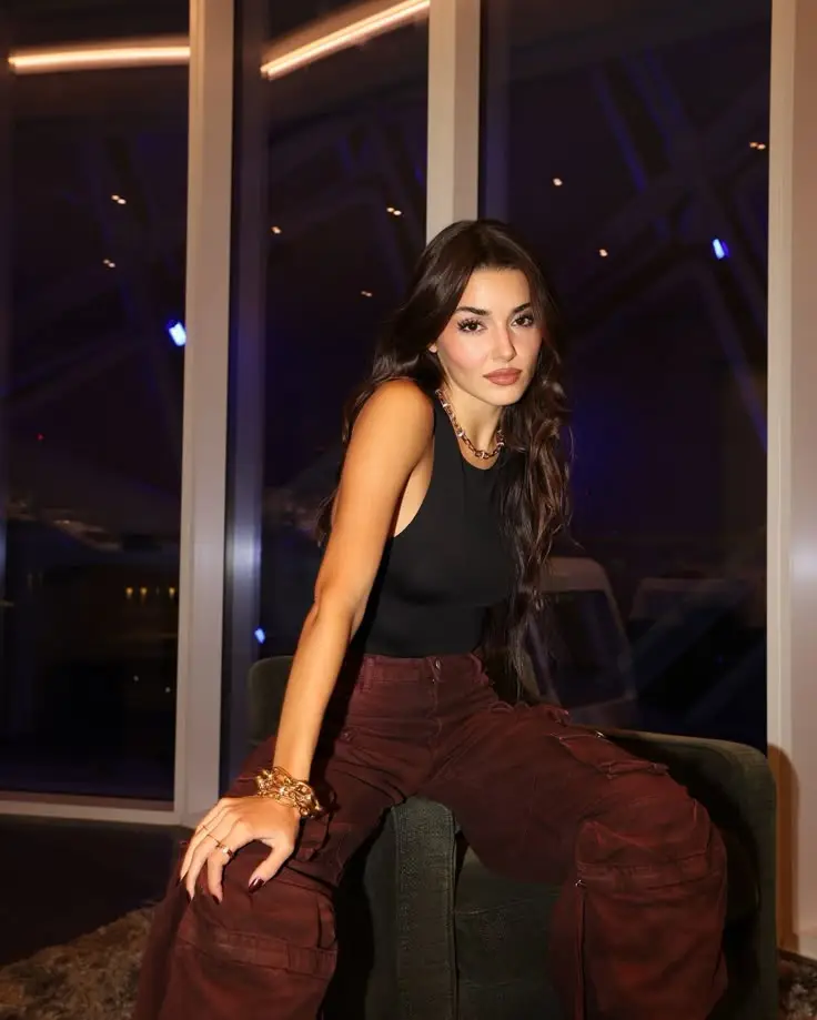 Hande Erçel en el evento de la marca italiana de joyas