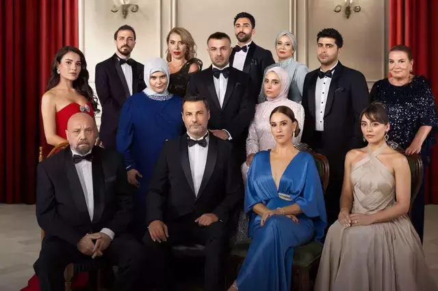 Sıla Türkoğlu as Doğa in Kızılcık Şerbeti