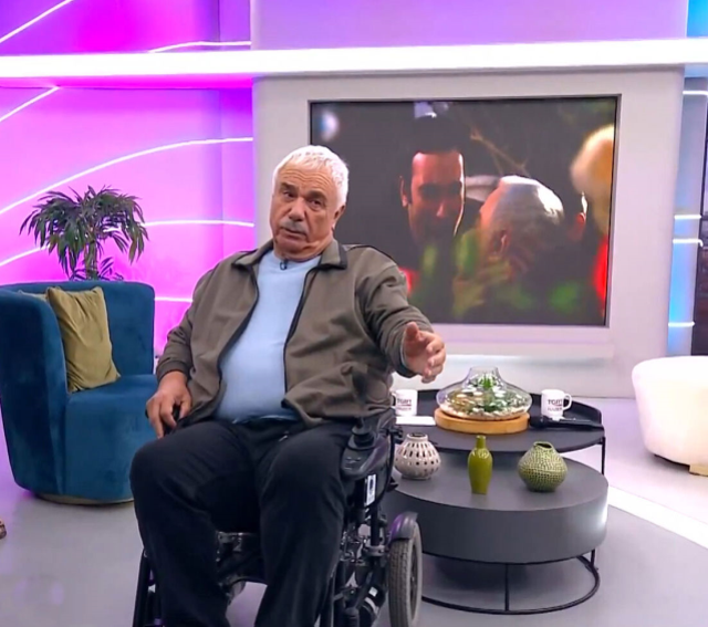 Halil Ergün recreates the final scene of Yaprak Dökümü