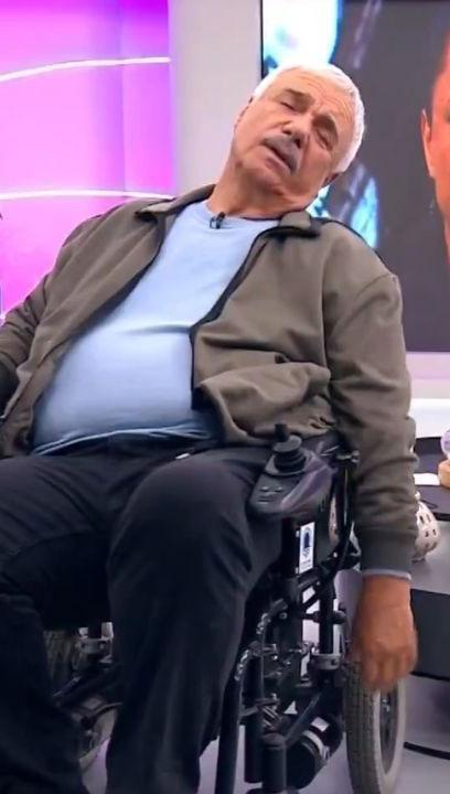 Halil Ergün emotional during Yaprak Dökümü tribute scene