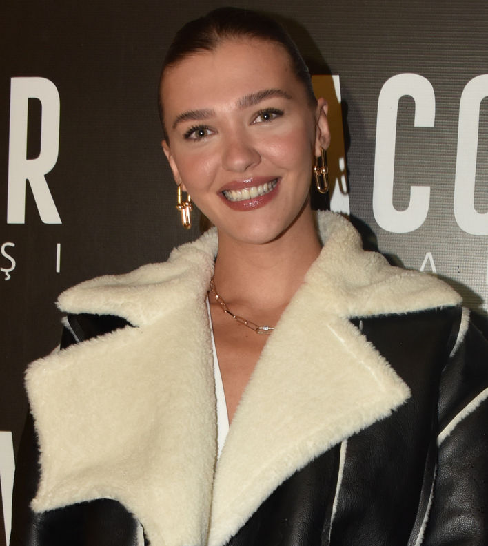 Melisa Döngel leaving a venue in Maslak