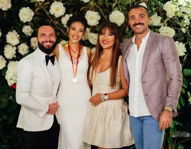 Demet Akalın and Berkay Şahin reconciling at Ankara Airport