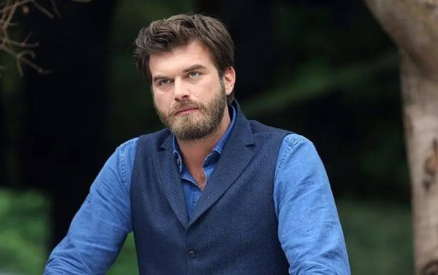 Kıvanç Tatlıtuğ