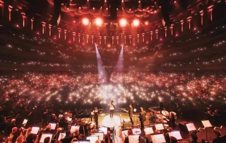 Multi-camera recording of Yalın concert