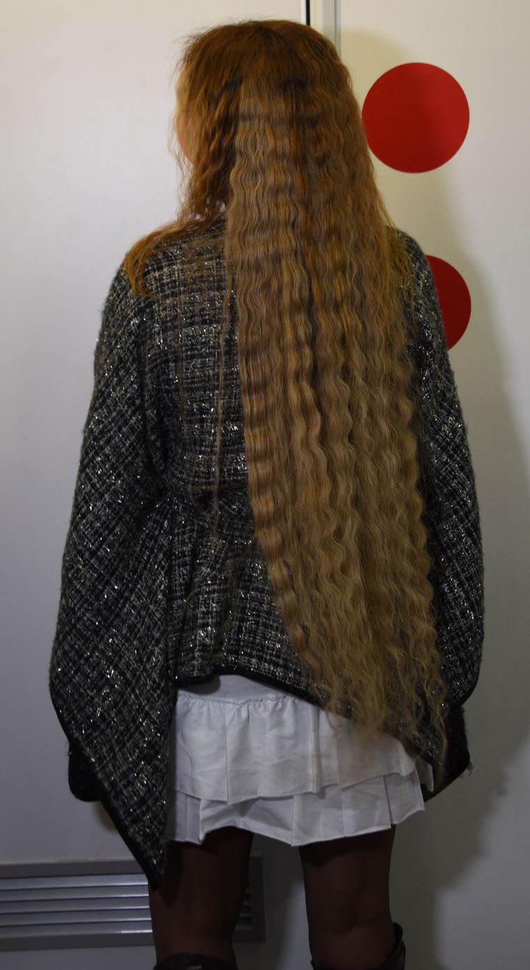 Demet Akalın showing her new hairstyle from Iran