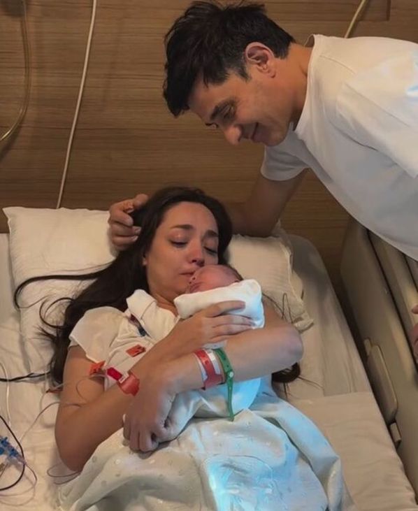 Cansel Elçin and Zeynep Tuğçe Bayat with their baby