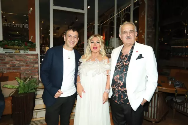 Safiye Soyman wedding dress Yakamoz Restaurant