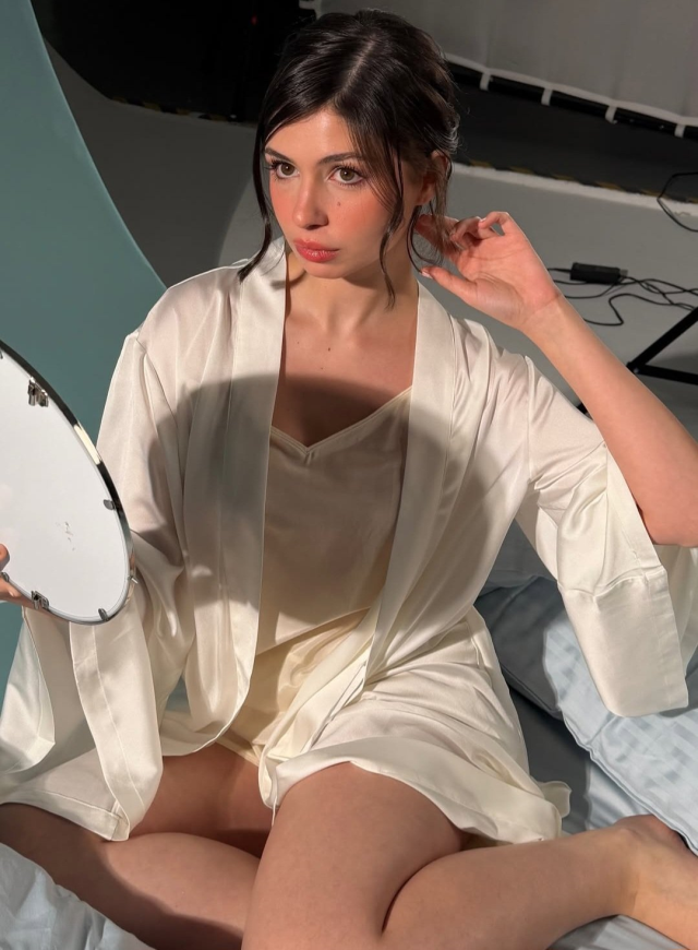 New photos of Zeynep Atılgan from Taşacak Bu Deniz