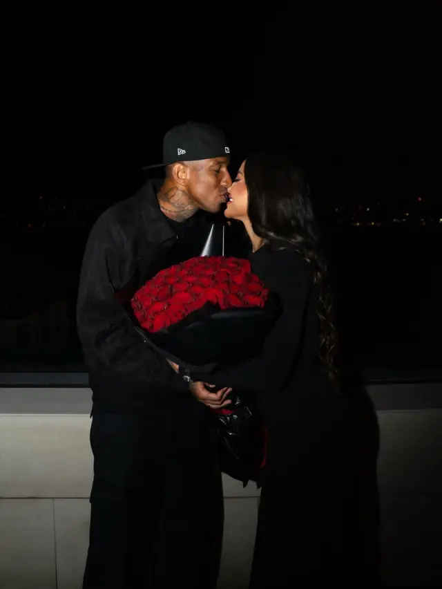 Romantic marriage proposal by Anderson Talisca to Carolaine Freitas