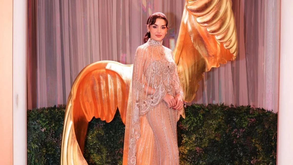 Details of Hande Erçel’s style at the Joy Awards