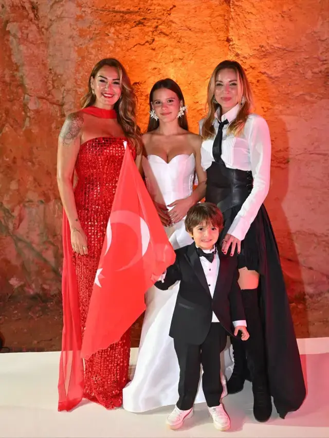 Pınar Altuğ and her daughter Su Atacan in the fashion world