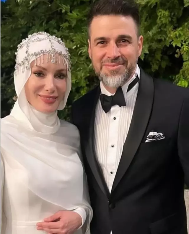 Gamze Özçelik and her son Murathan