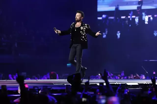 Tarkan performing at a concert in Istanbul
