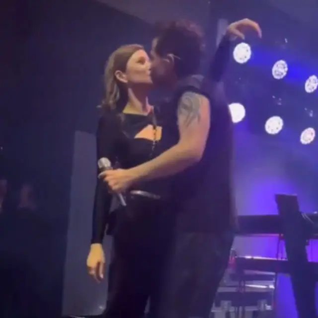 Kenan Doğulu and Beren Saat celebrating on stage for CapitaliZoo release