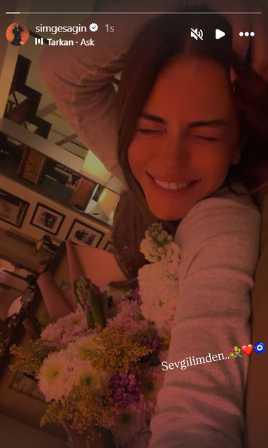 Simge Sagin posing with flowers from her new lover