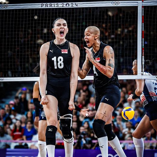 Melisa Vargas and Zehra Gunes national volleyball players