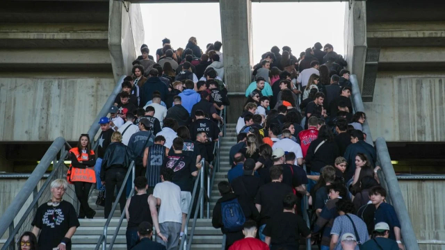 Massive crowd and overcrowding at M9 Atakoy-Olimpiyat metro station for Kanye West concert